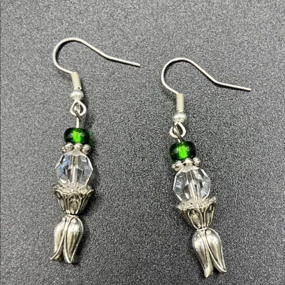 NWOT-Silver-tone TulipInspired Fishhook Earrings w/ Clear Swarovski & Green Bead - Picture 1 of 5